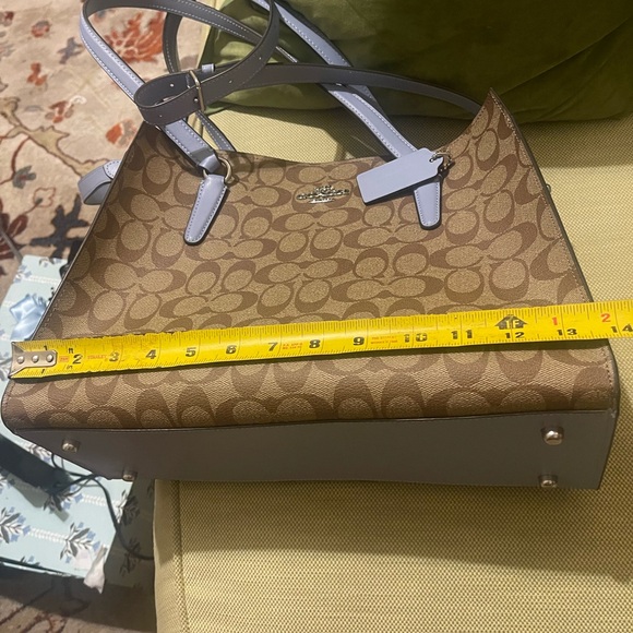 New Coach Handbag - Picture 10 of 12